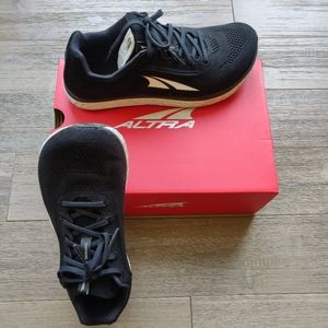 Altra escalante 2.5 running shoes